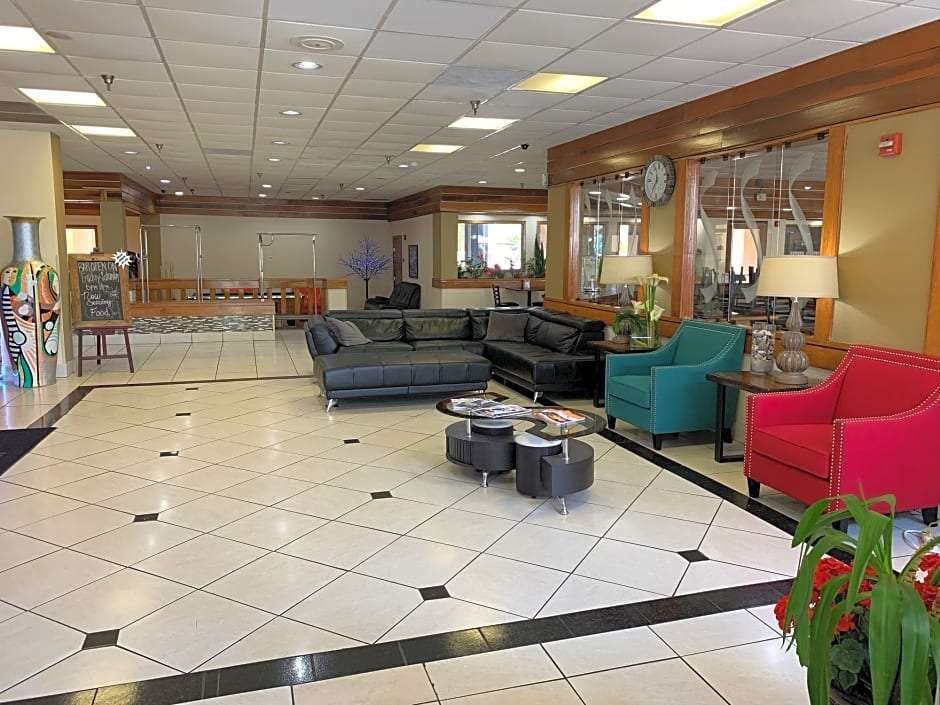 Hotel Quality Inn & Suites Pensacola Bayview photo 2