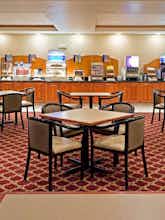 Hotel Holiday Inn Express Syracuse Fairgrounds photo 5