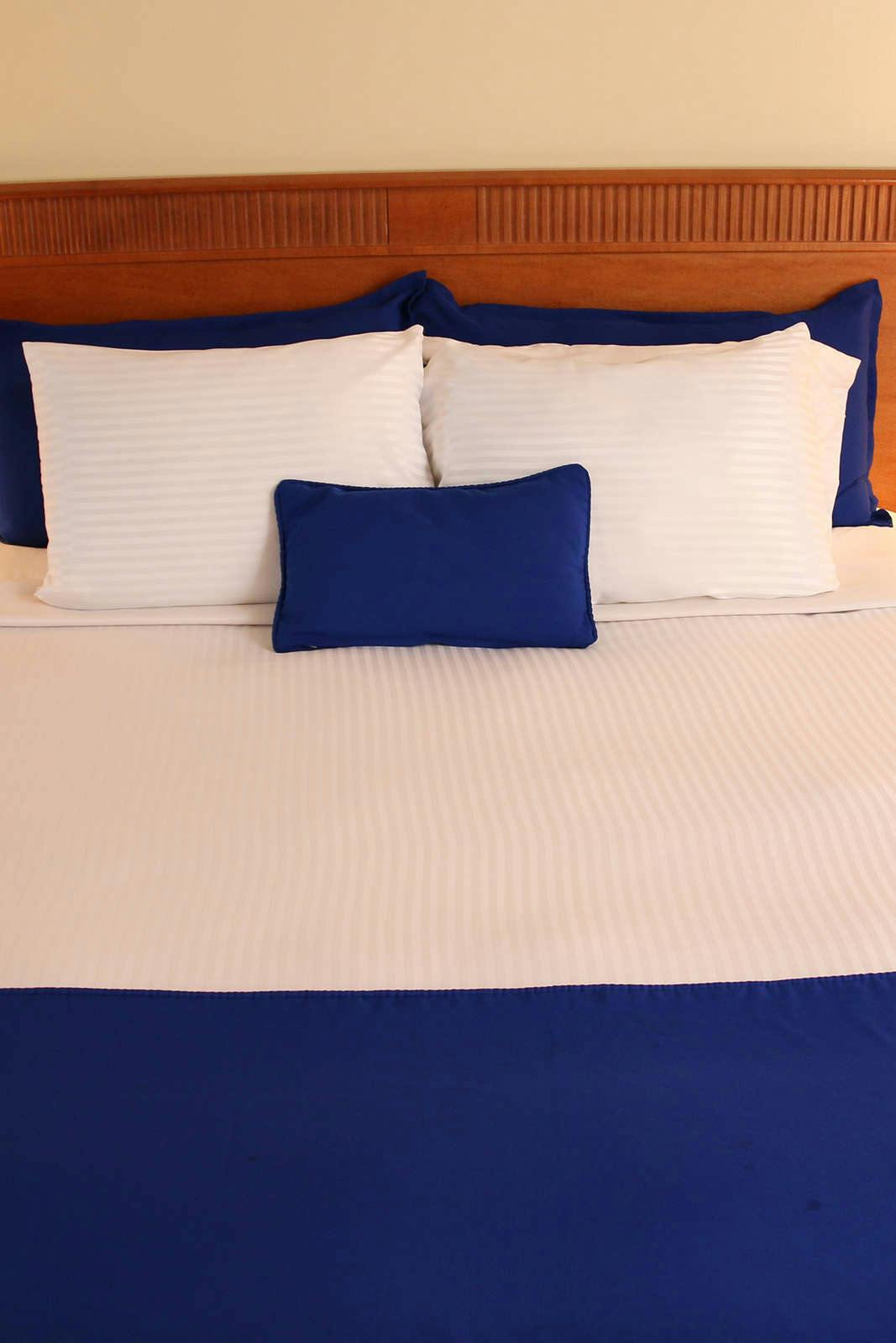 Hotel The White Sands Oceanfront Resort & Spa photo 2