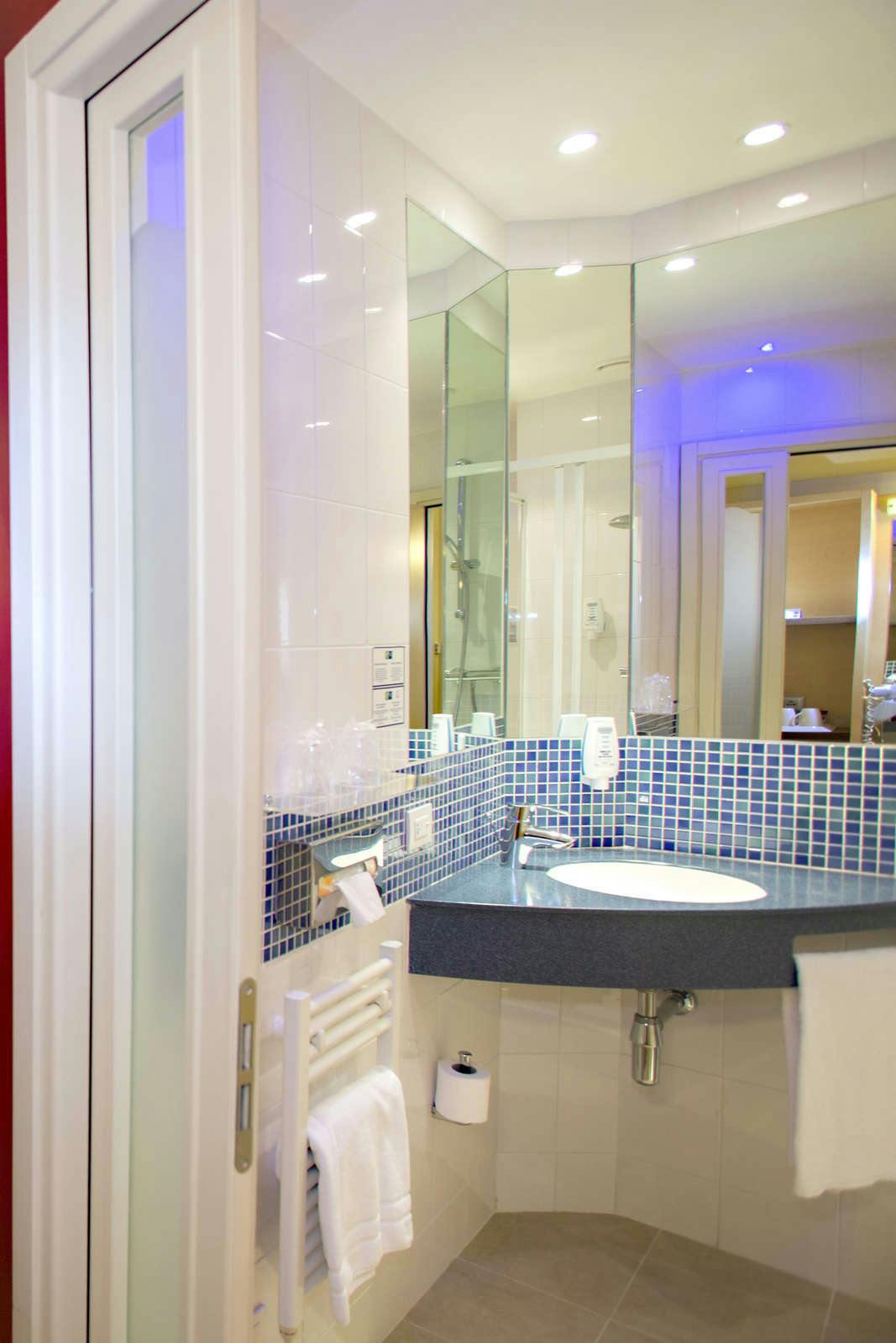 Hotel Holiday Inn Express Milan Malpensa Airport photo 5