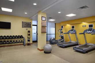 Hotel Embassy Suites by Hilton Greensboro Airport photo 5
