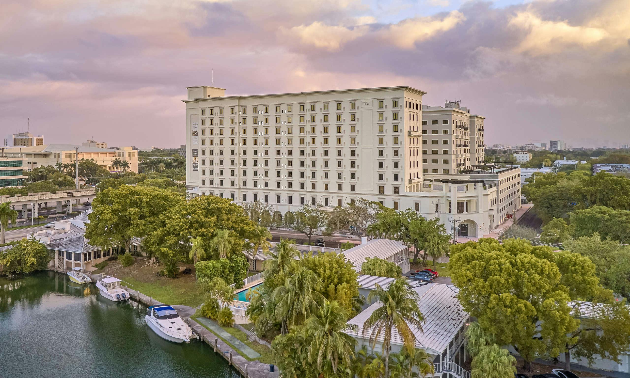 Thesis Hotel Miami Coral Gables, Curio Collection by Hilton