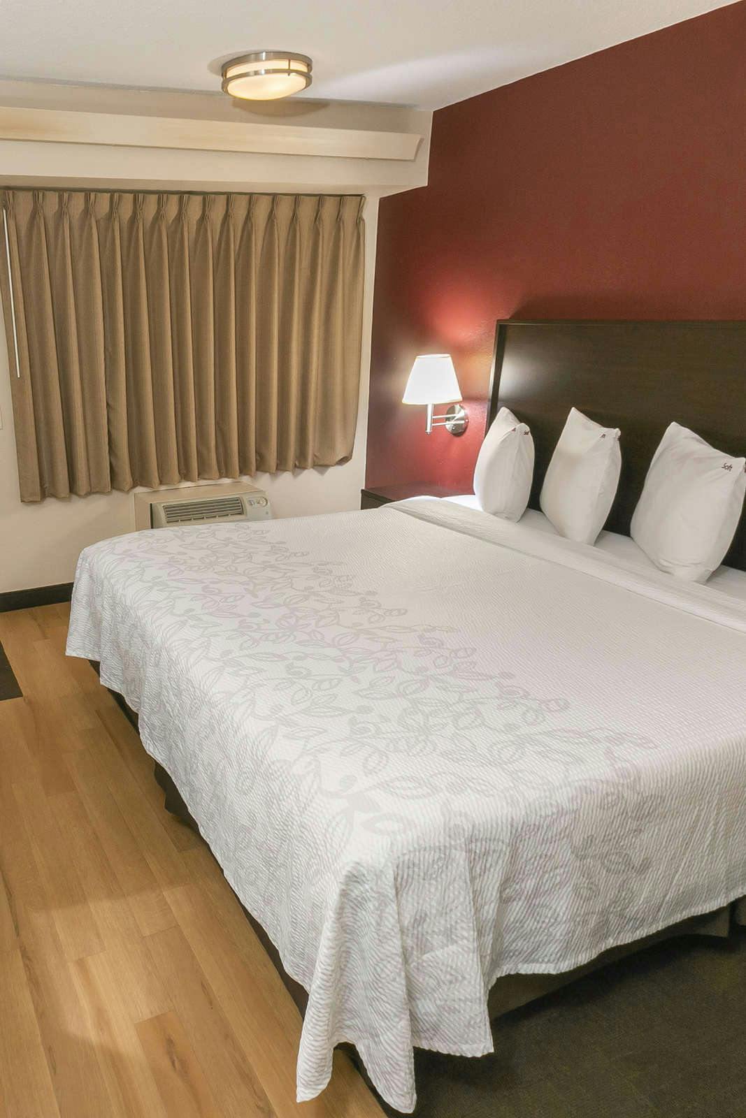 Hotel Red Roof PLUS+ Washington DC - Alexandria photo 4