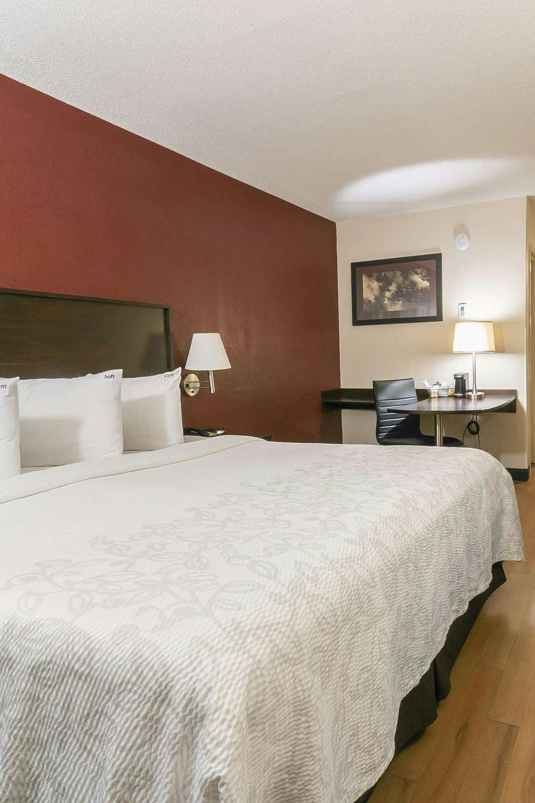 Hotel Red Roof PLUS+ Washington DC - Alexandria photo 1