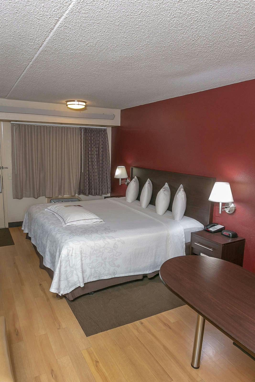 Hotel Red Roof PLUS+ Washington DC - Alexandria photo 5