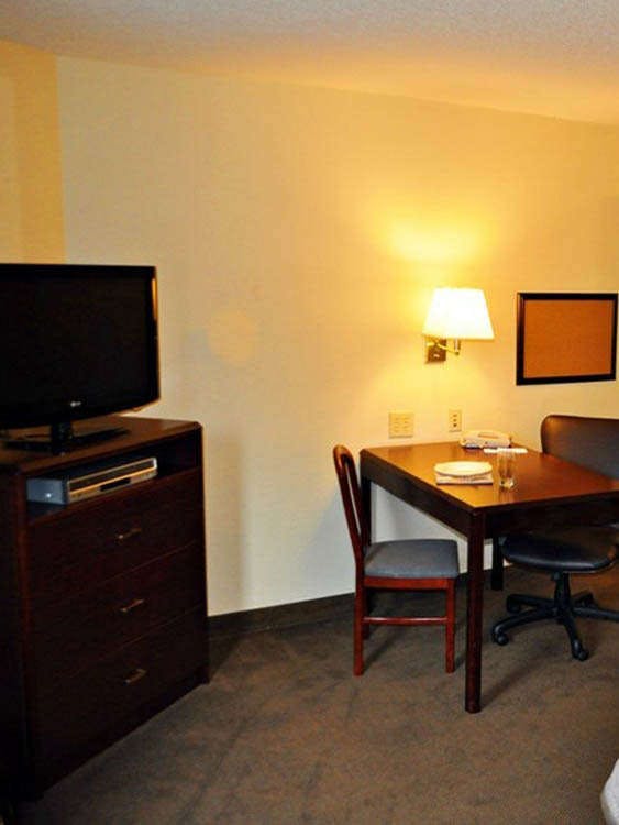 Hotel Candlewood Suites Raleigh Crabtree photo 2