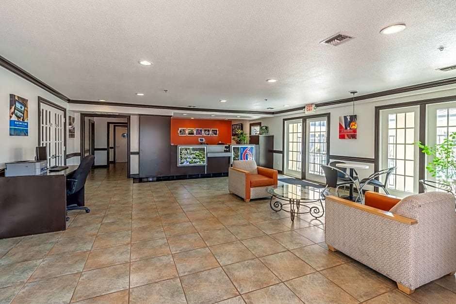 Hotel Motel6 Lodi, CA photo 2