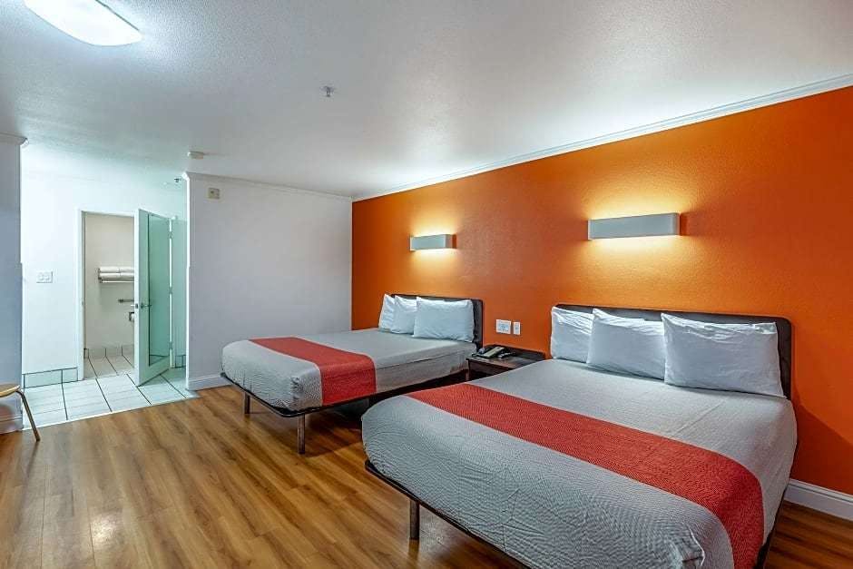 Hotel Motel6 Lodi, CA photo 3