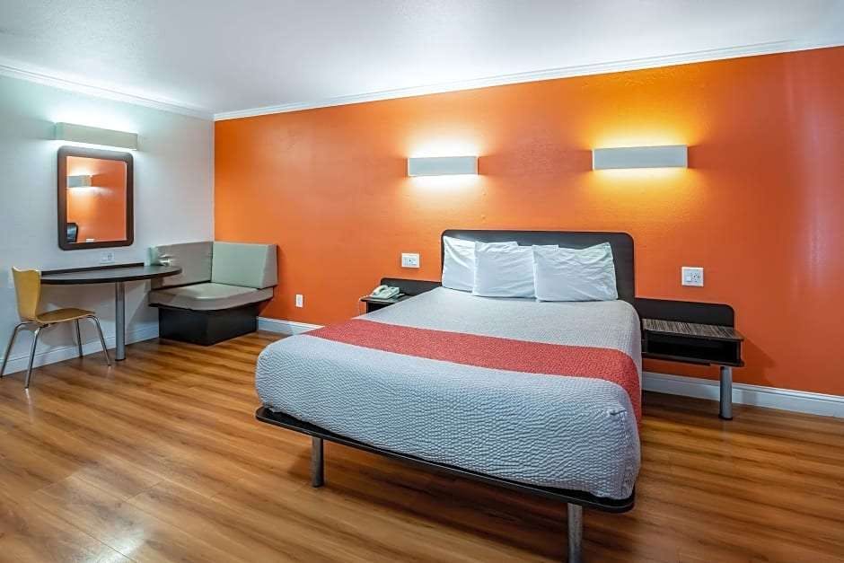 Hotel Motel6 Lodi, CA photo 4