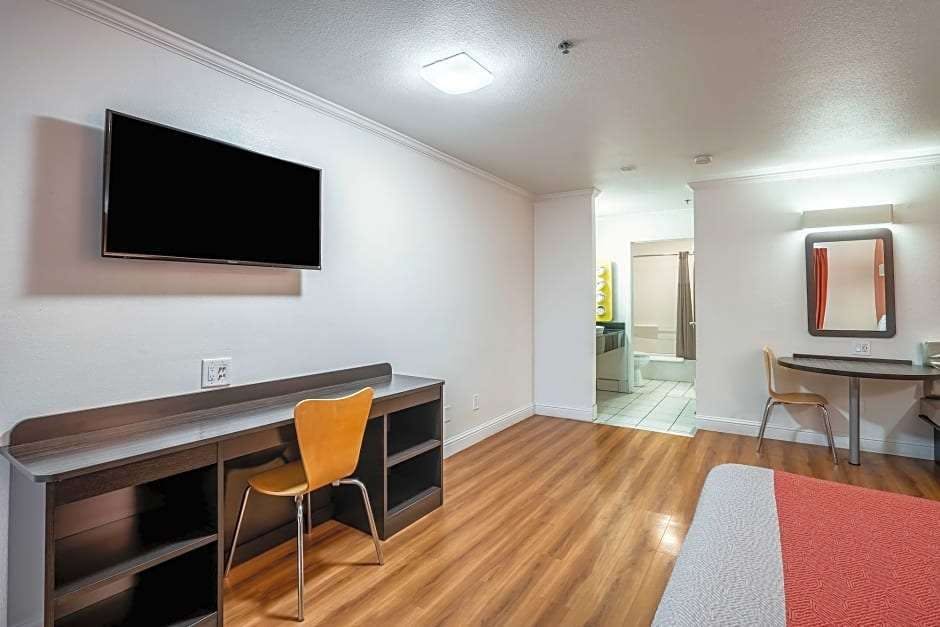 Hotel Motel6 Lodi, CA photo 5