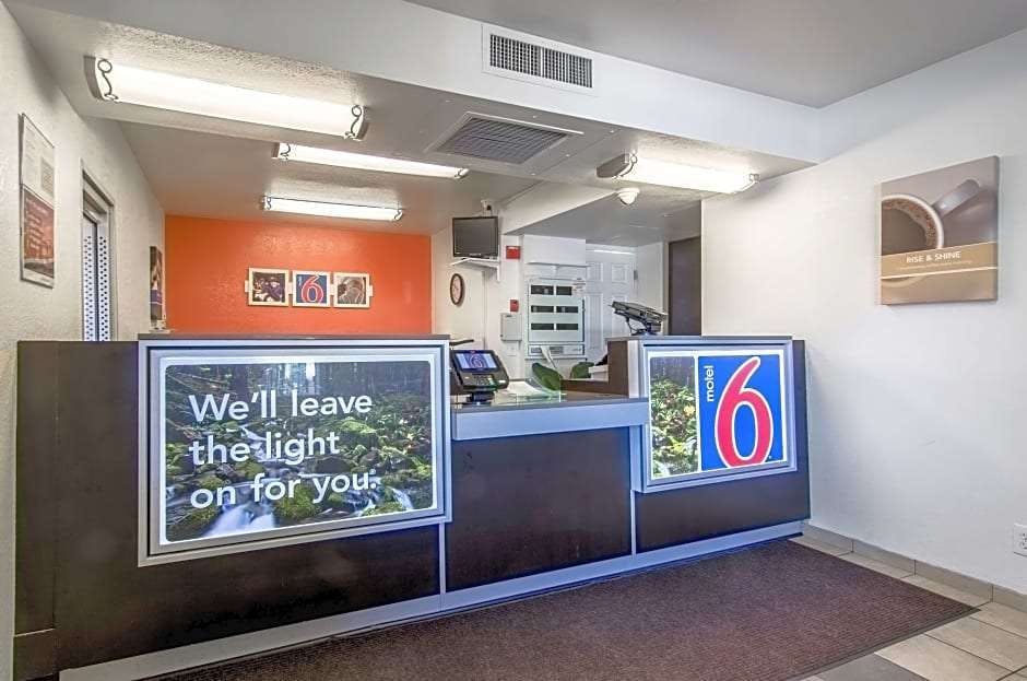 Hotel Motel 6 Centralia, WA photo 1