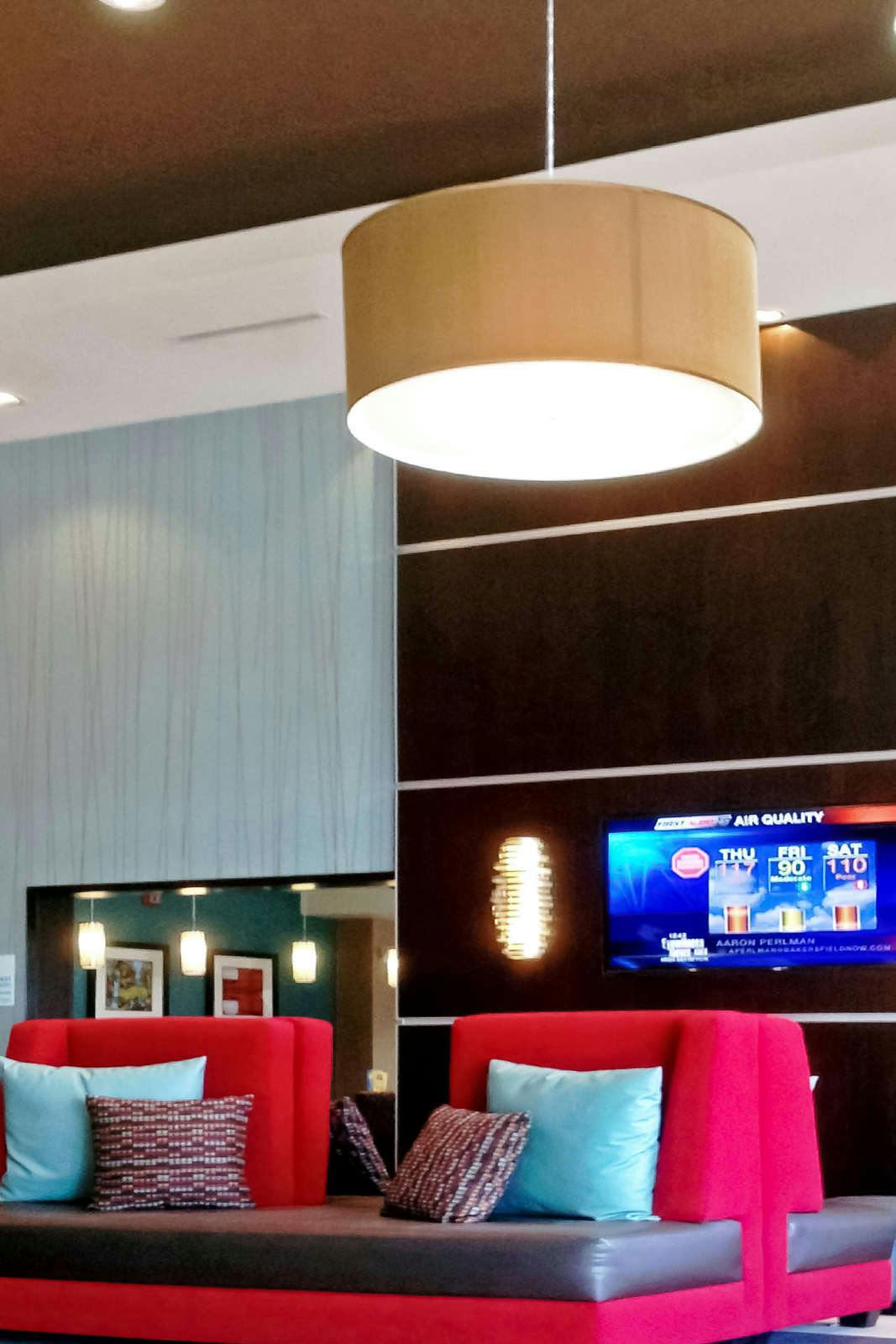 Hotel Holiday Inn Express Bakersfield photo 5