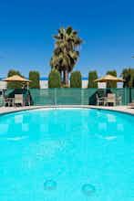 Hotel Holiday Inn Express Bakersfield photo 1