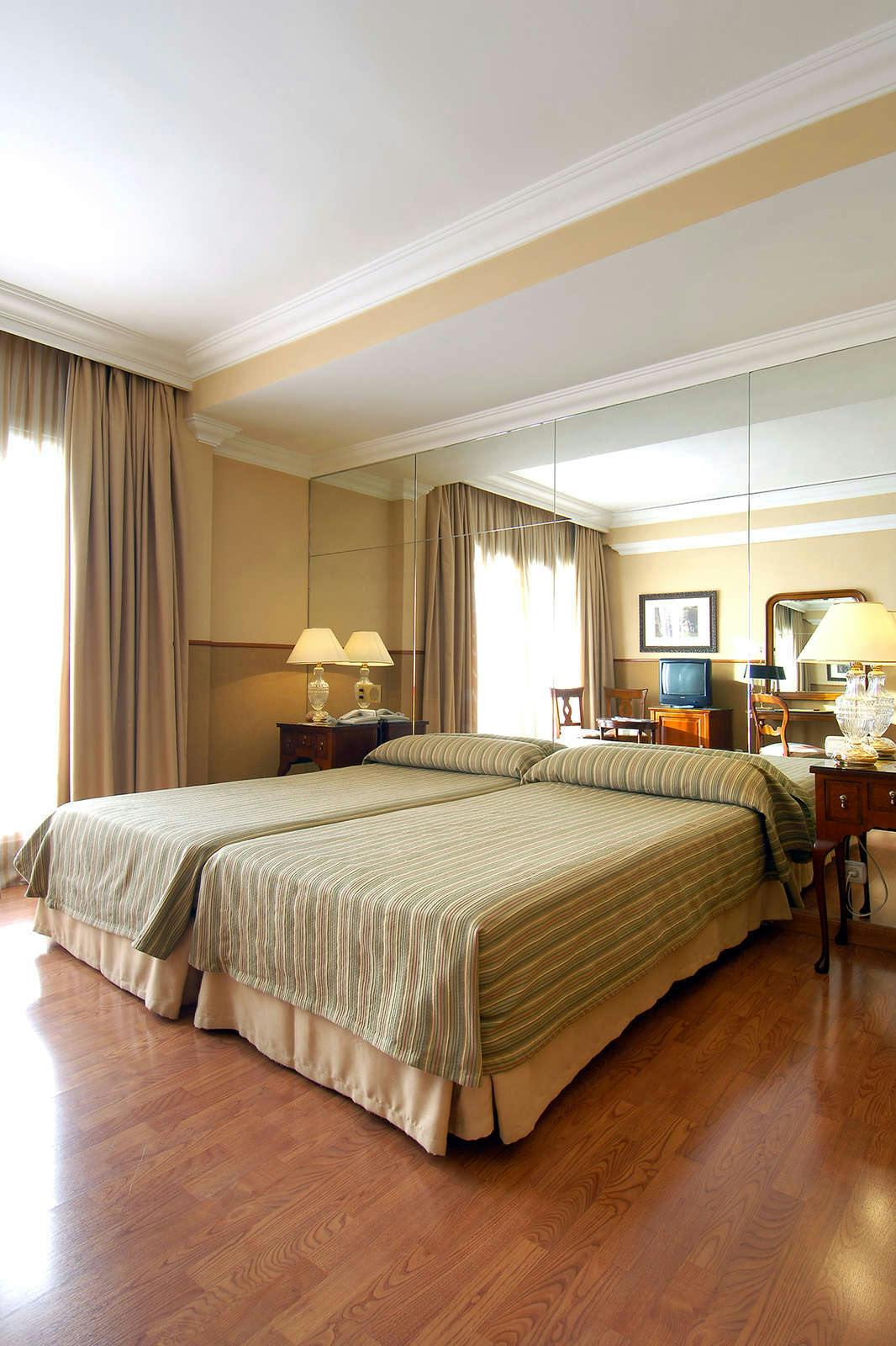 Hotel Leonardo Hotel Granada photo 2