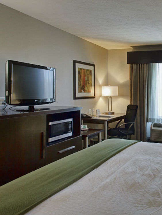 Hotel Holiday Inn Express Hotel & Suites North Fremont photo 1