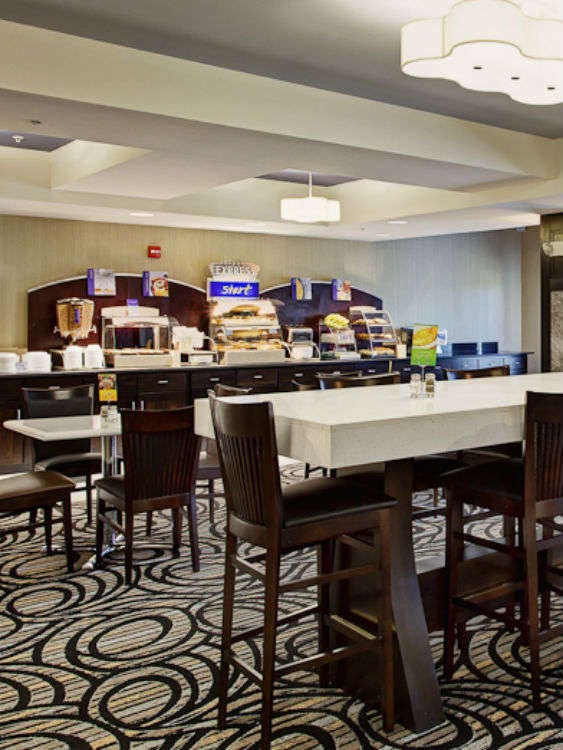 Hotel Holiday Inn Express Hotel & Suites North Fremont photo 4