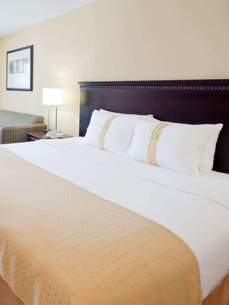 Hotel Holiday Inn East Windsor photo 1