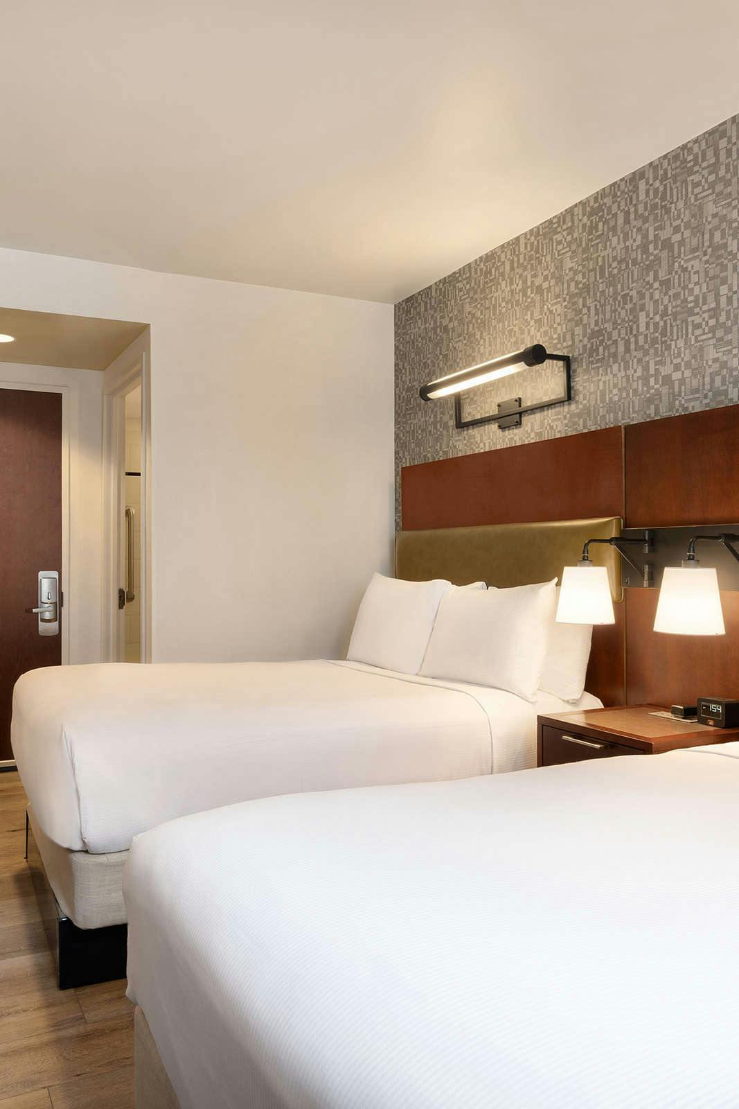 Hotel DoubleTree by Hilton New York - Downtown photo 2