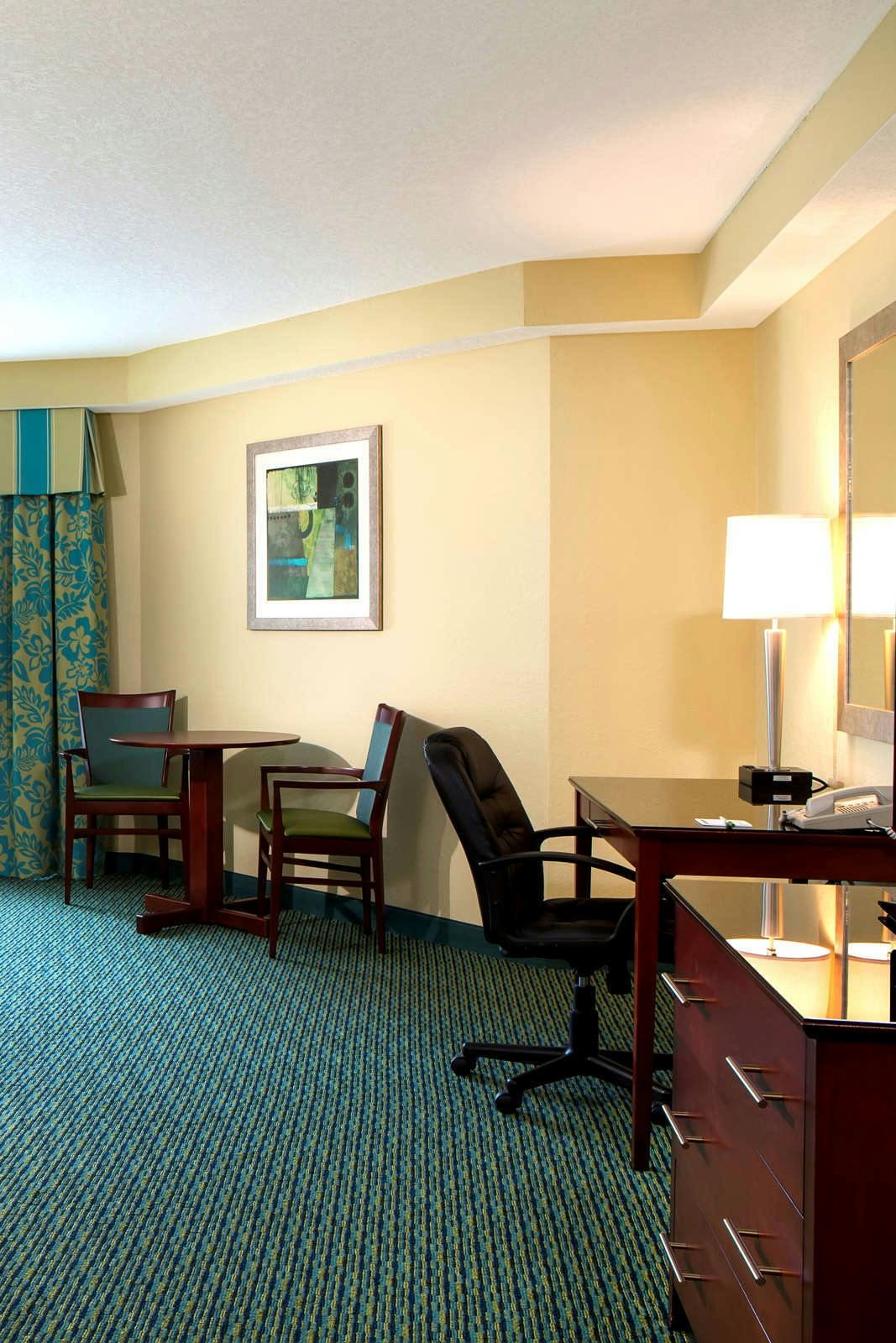 Hotel Holiday Inn Resort Lake Buena Vista photo 4