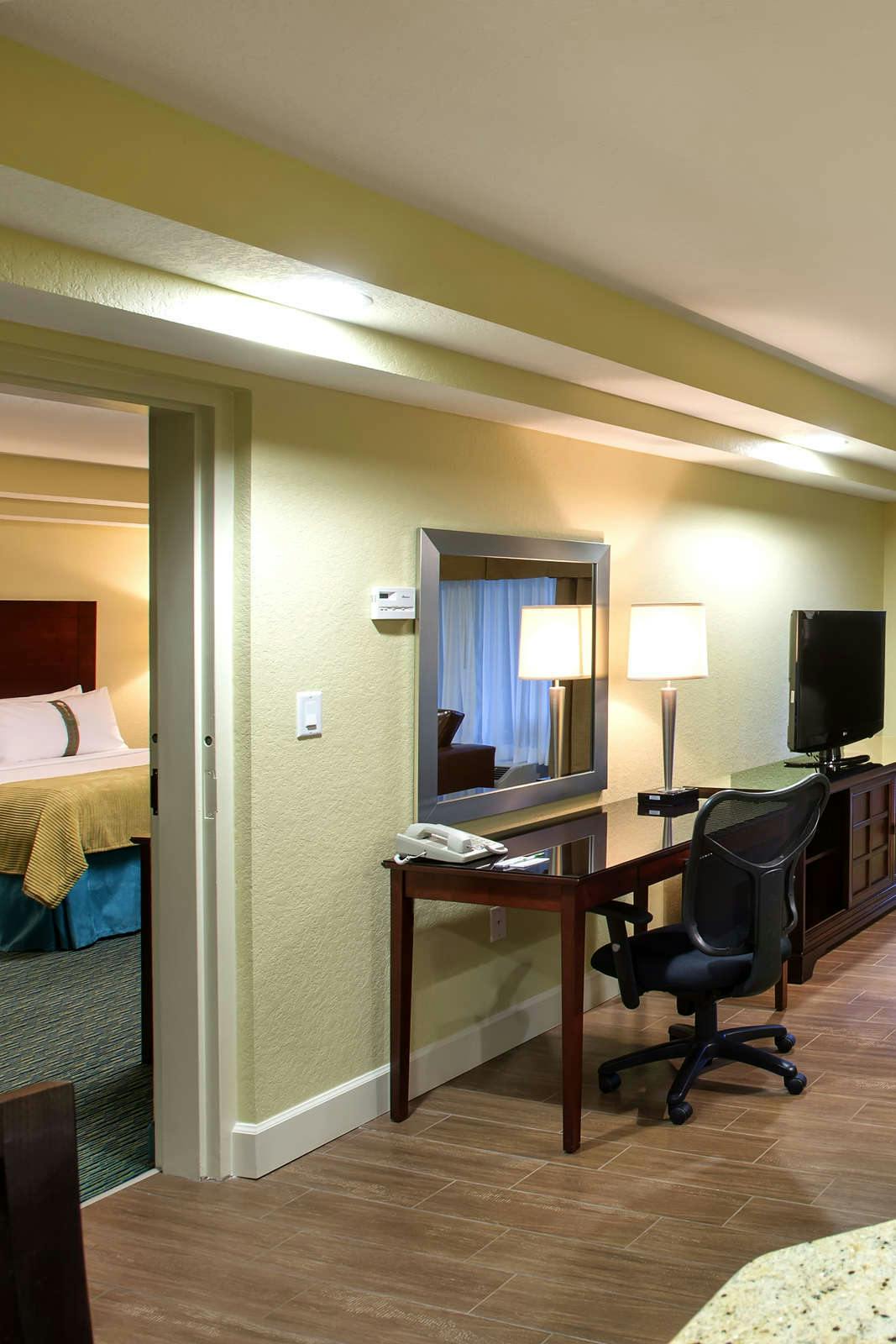 Hotel Holiday Inn Resort Lake Buena Vista photo 3