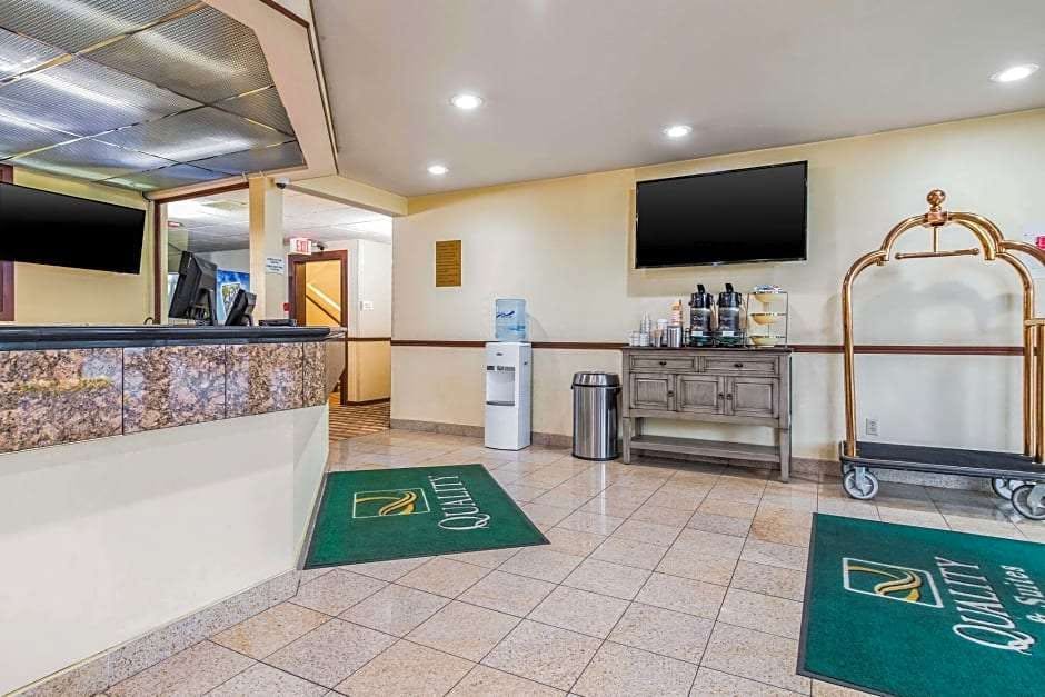 Hotel Quality Inn & Suites Lacey Olympia photo 1