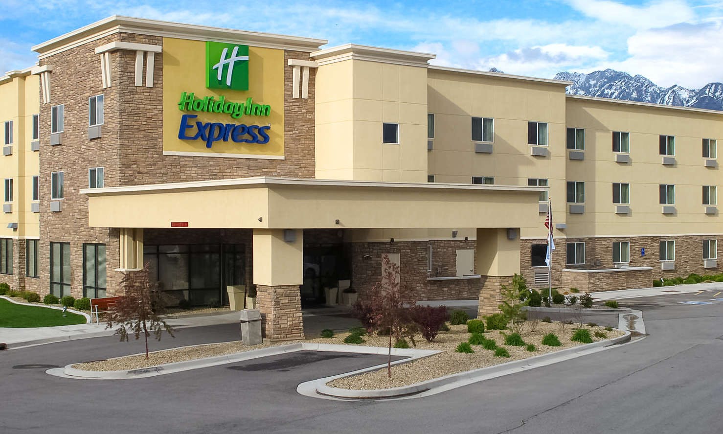 does holiday inn express salt lake city downtown shuttle to airport