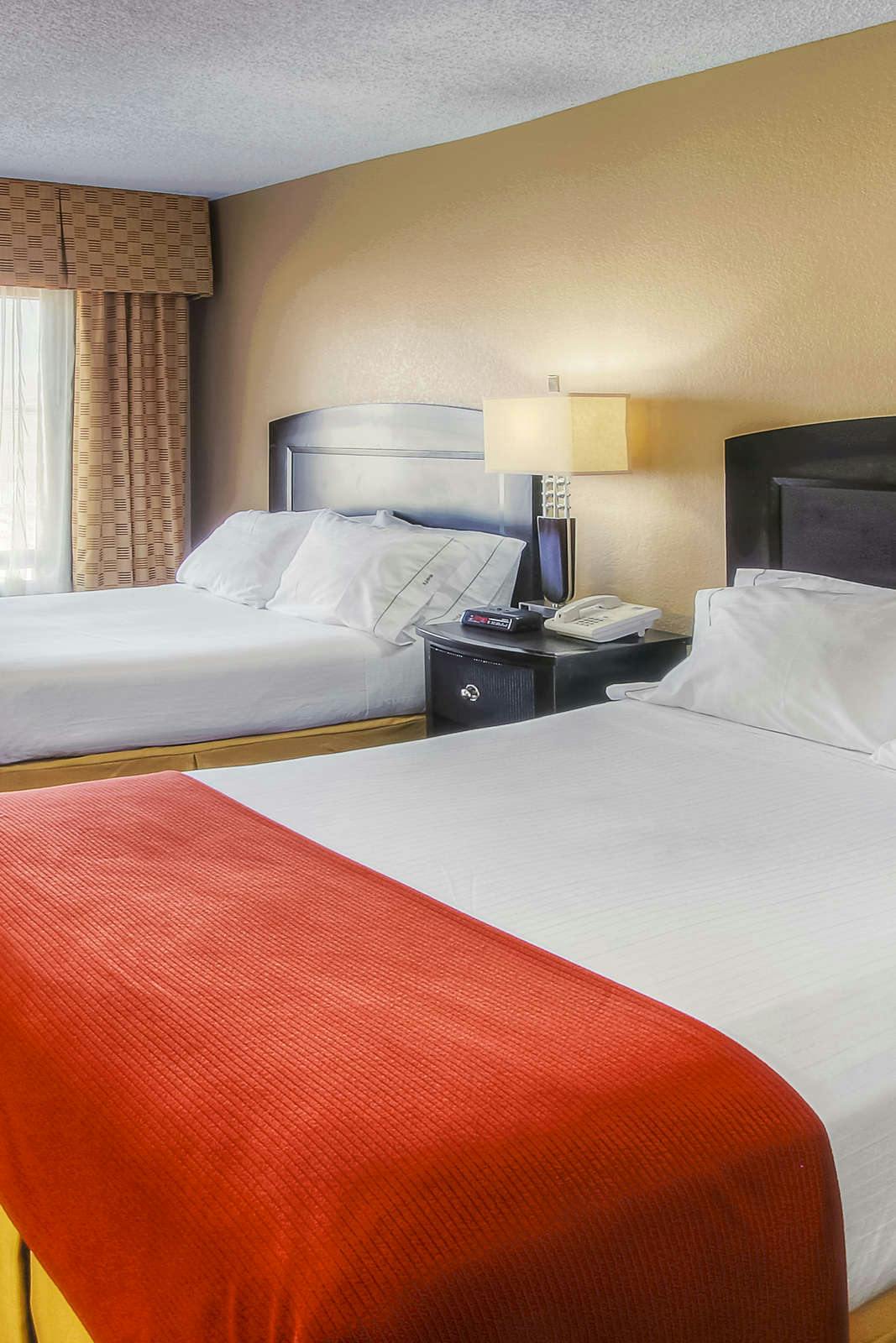 Hotel Holiday Inn Express Hotel & Suites Albuquerque Midtown photo 3