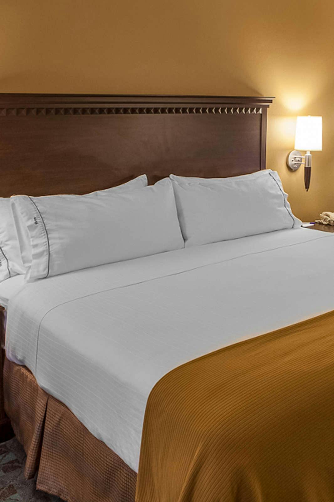 Hotel Holiday Inn Express Hotel & Suites Canton photo 1