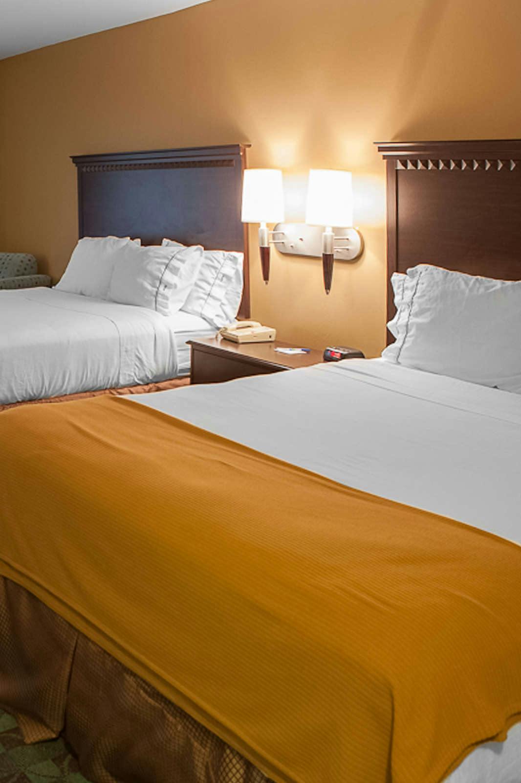 Hotel Holiday Inn Express Hotel & Suites Canton photo 2