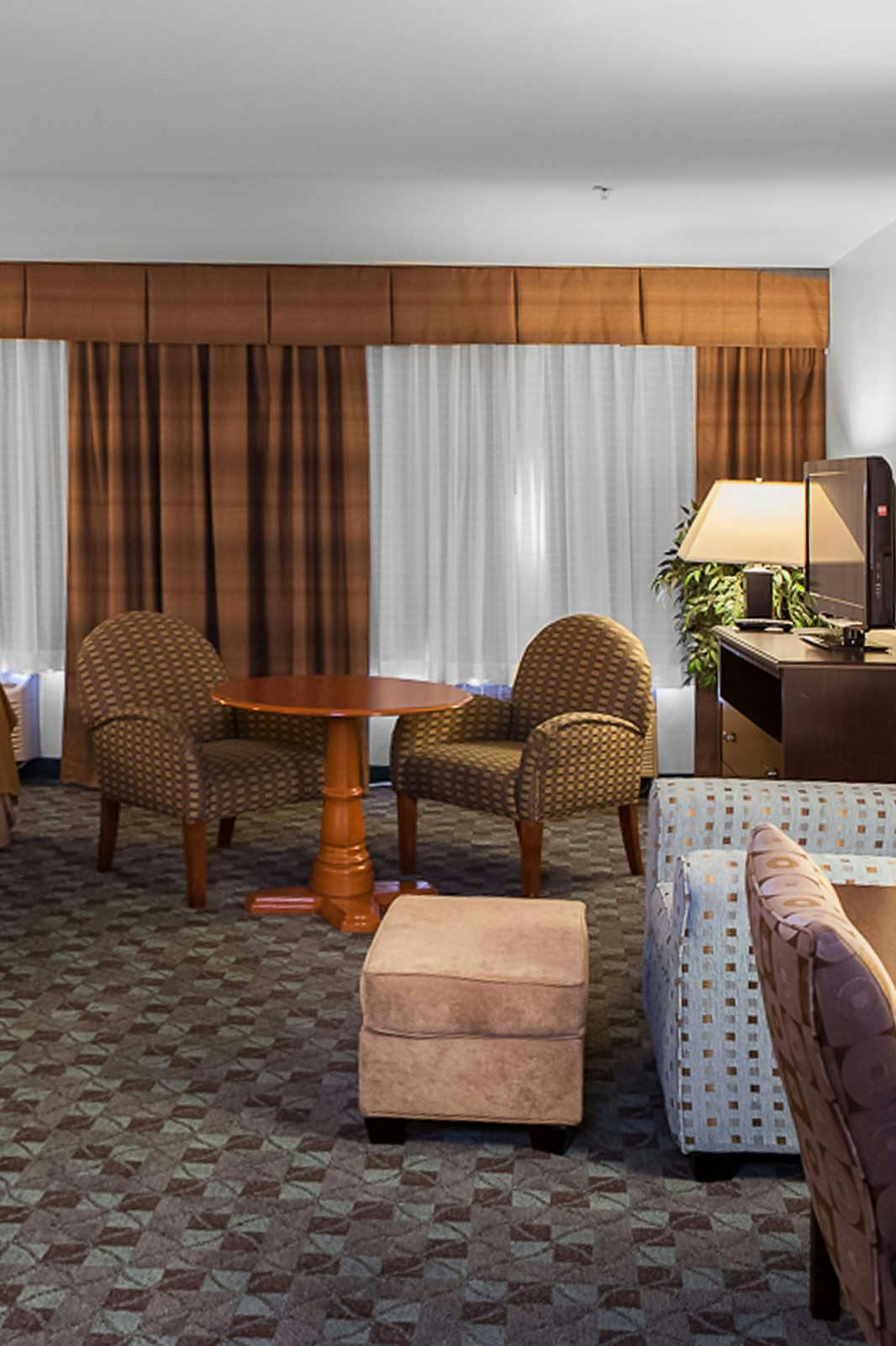 Hotel Holiday Inn Express Hotel & Suites Canton photo 5