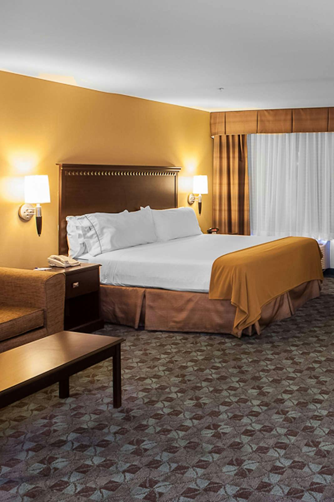 Hotel Holiday Inn Express Hotel & Suites Canton photo 3