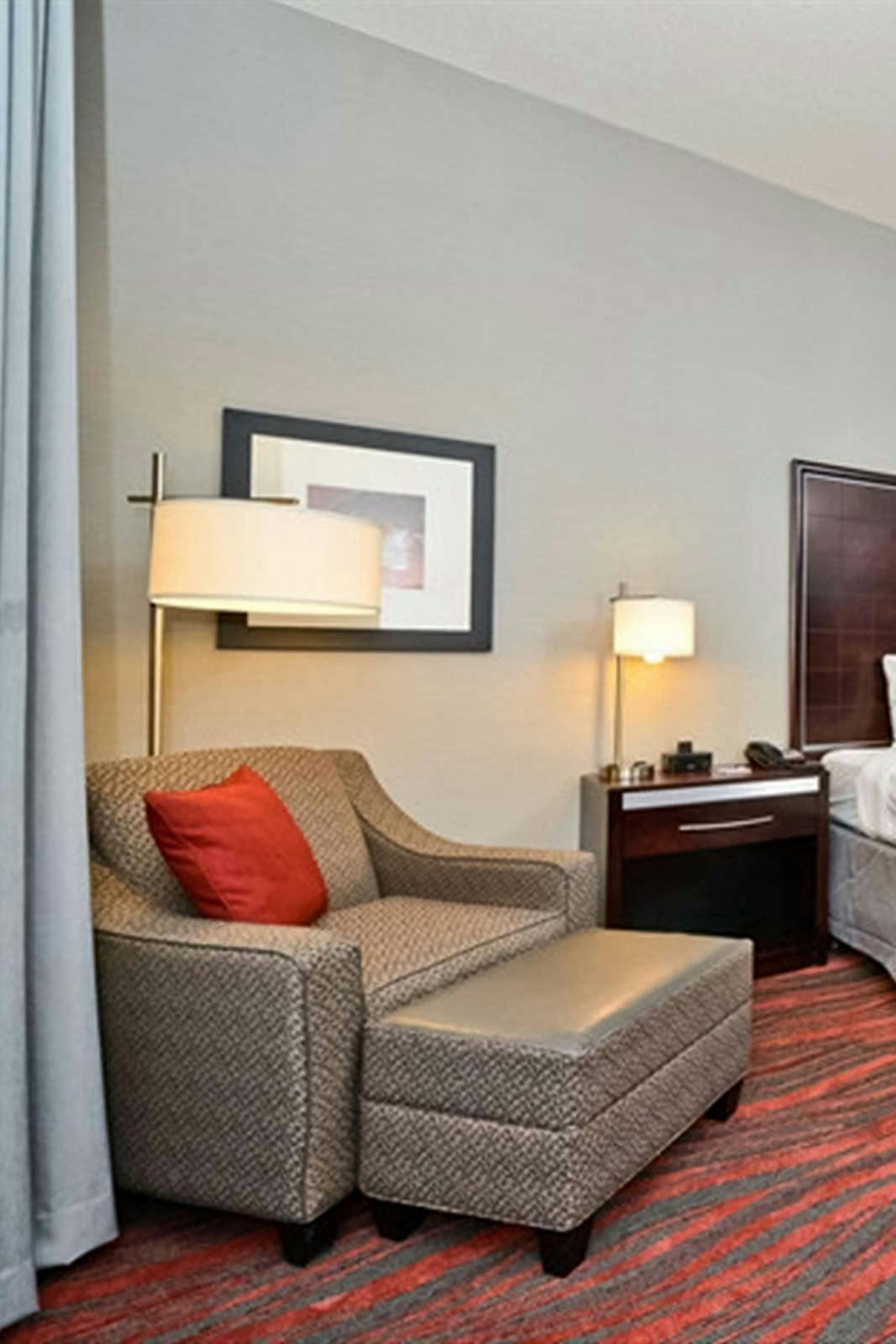 Hotel Holiday Inn Express Hotel & Suites Utica NY photo 4