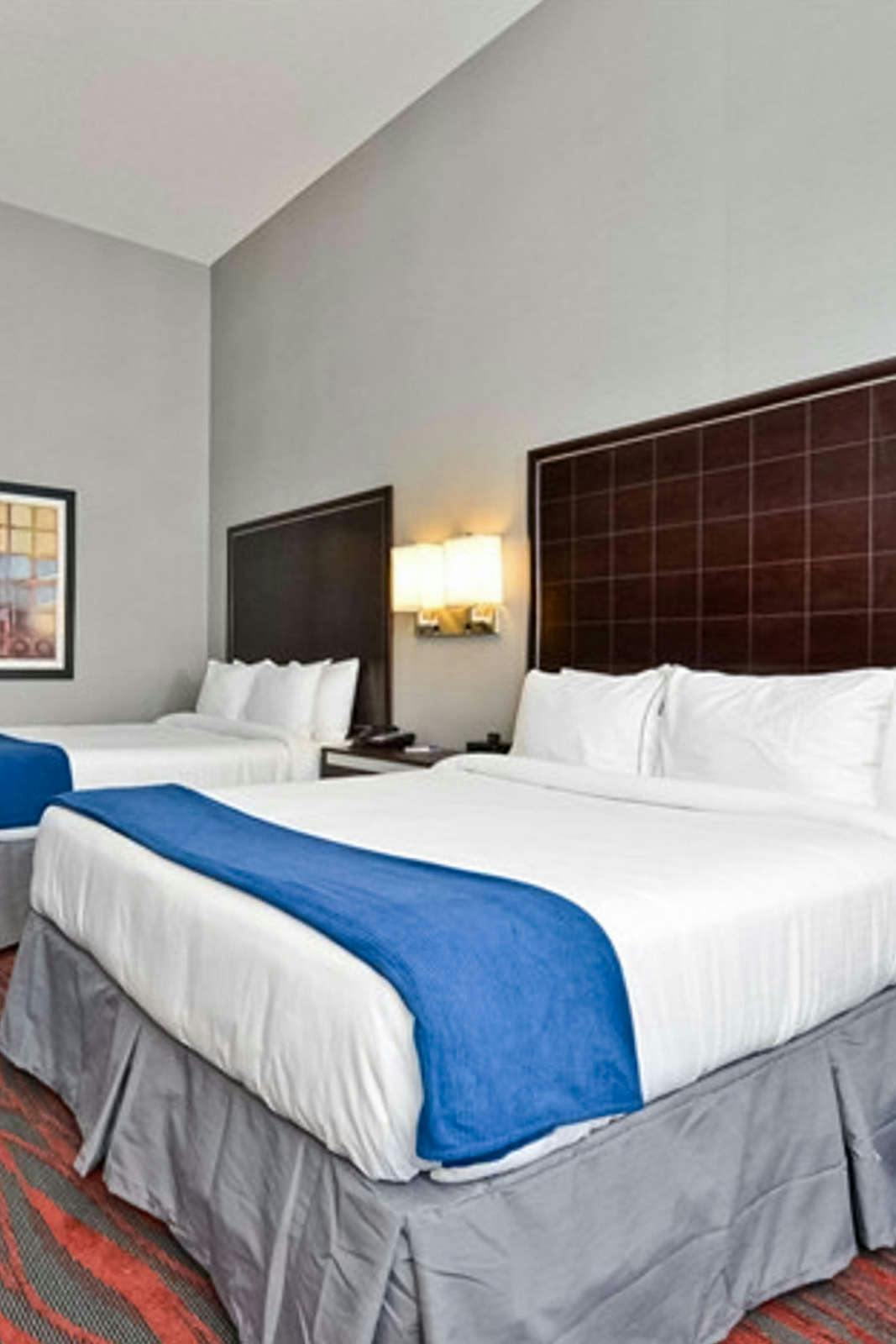 Hotel Holiday Inn Express Hotel & Suites Utica NY photo 2