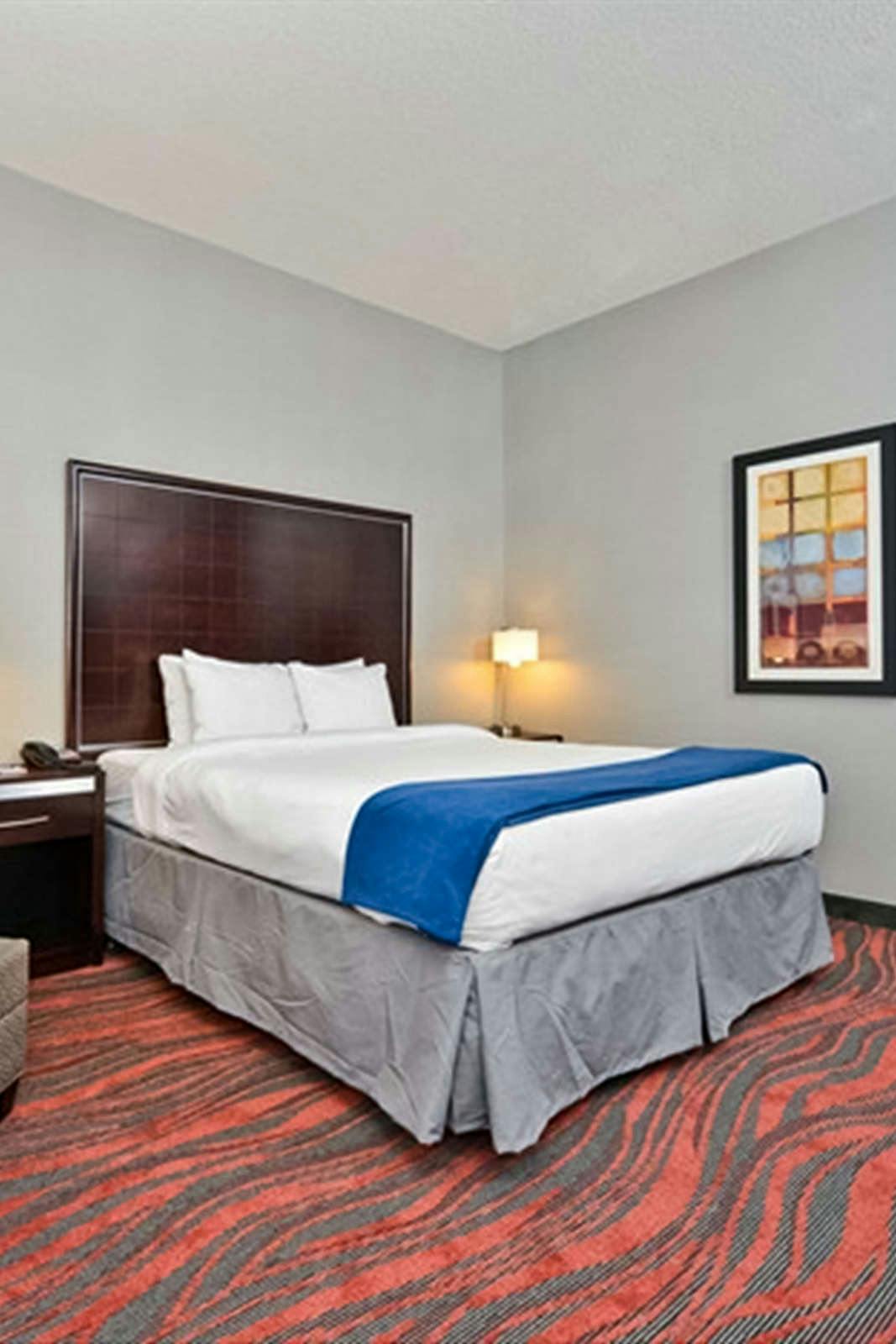 Hotel Holiday Inn Express Hotel & Suites Utica NY photo 1