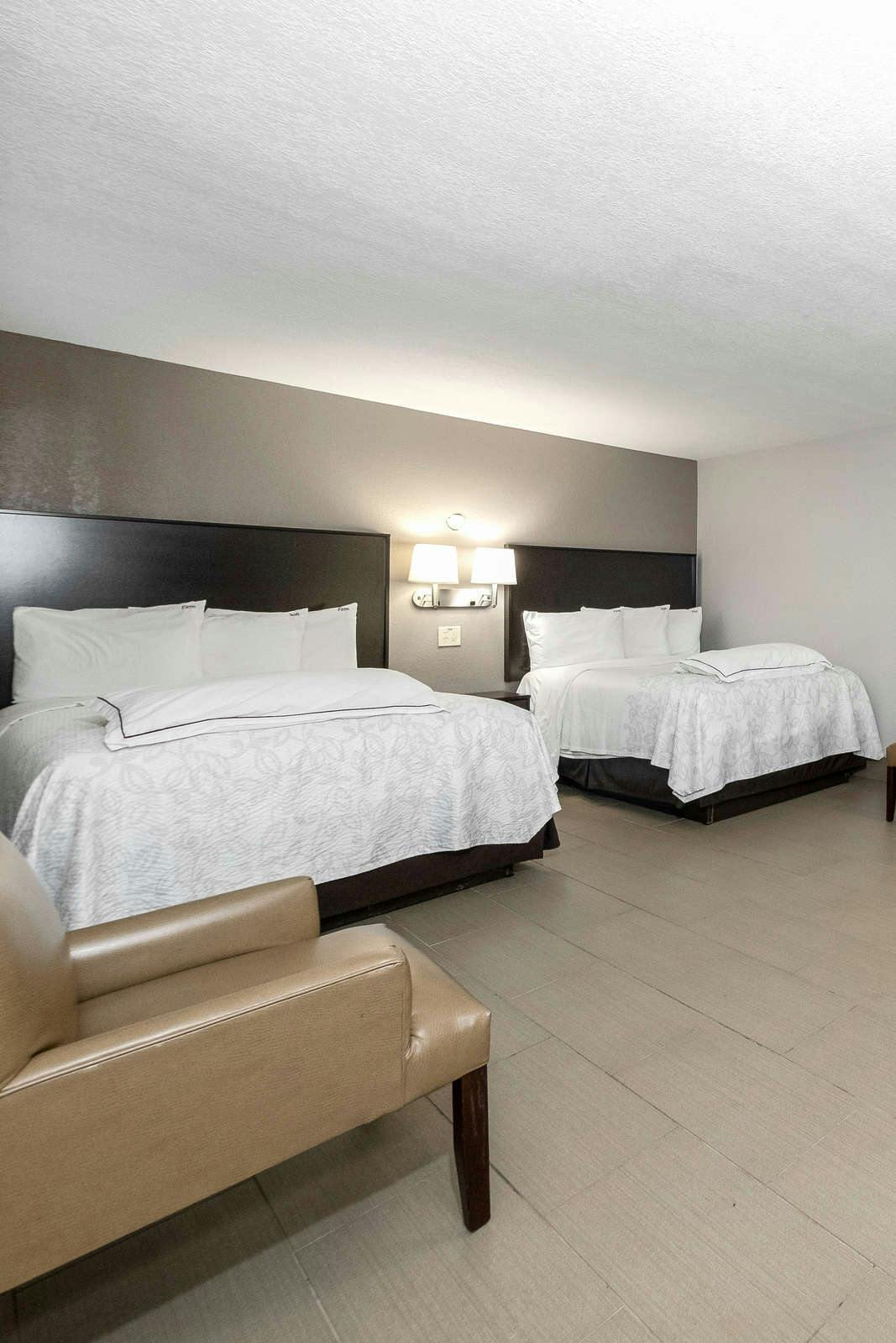 Hotel Red Roof PLUS+ Huntsville photo 1