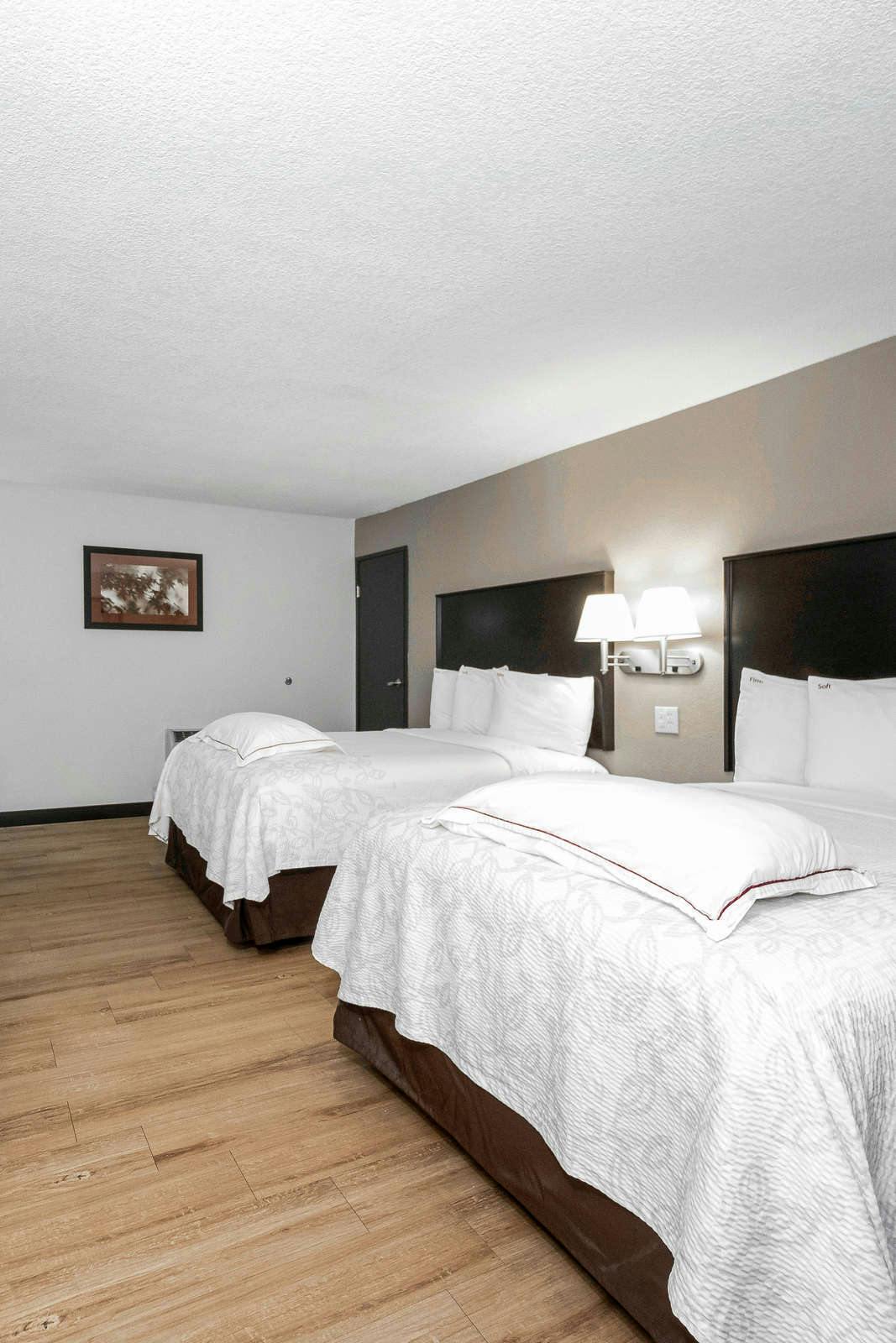 Hotel Red Roof PLUS+ Huntsville photo 2