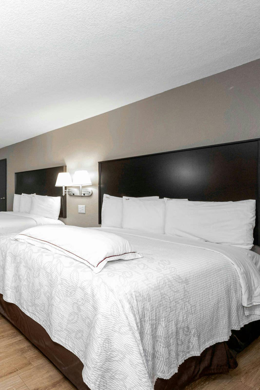 Hotel Red Roof PLUS+ Huntsville photo 3