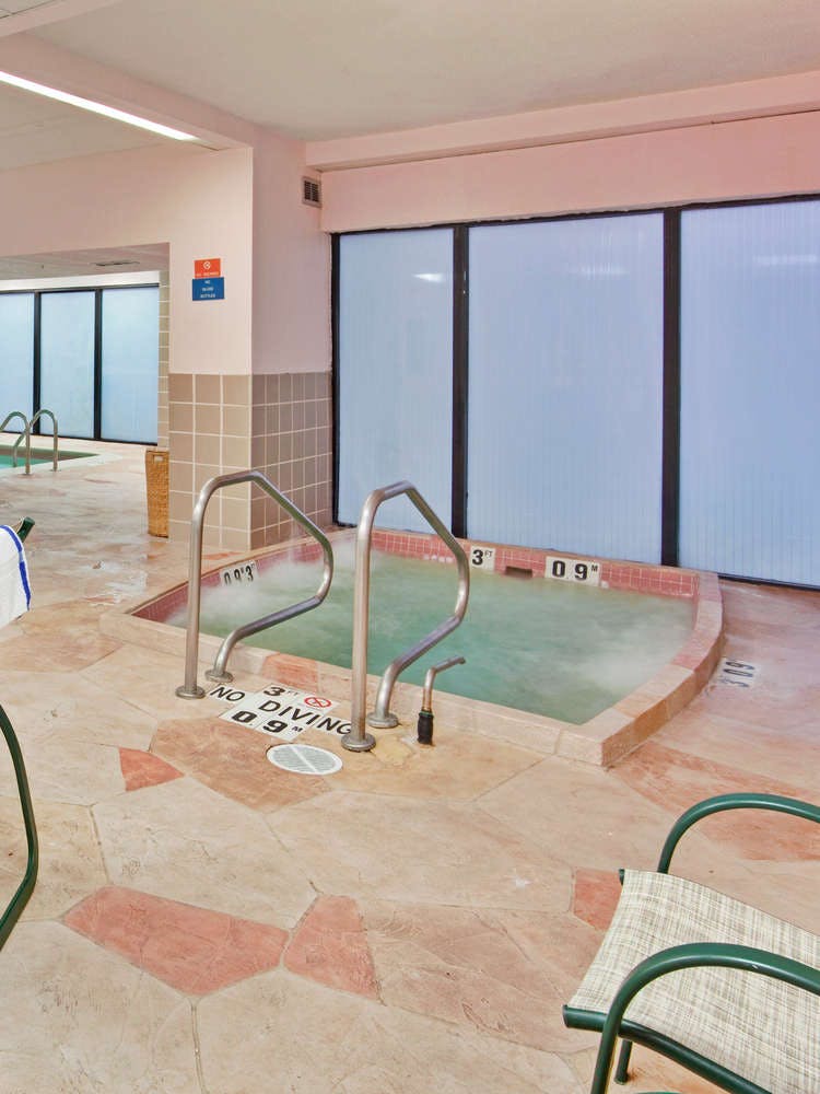 Hotel Holiday Inn Hotel & Suites Warren photo 5