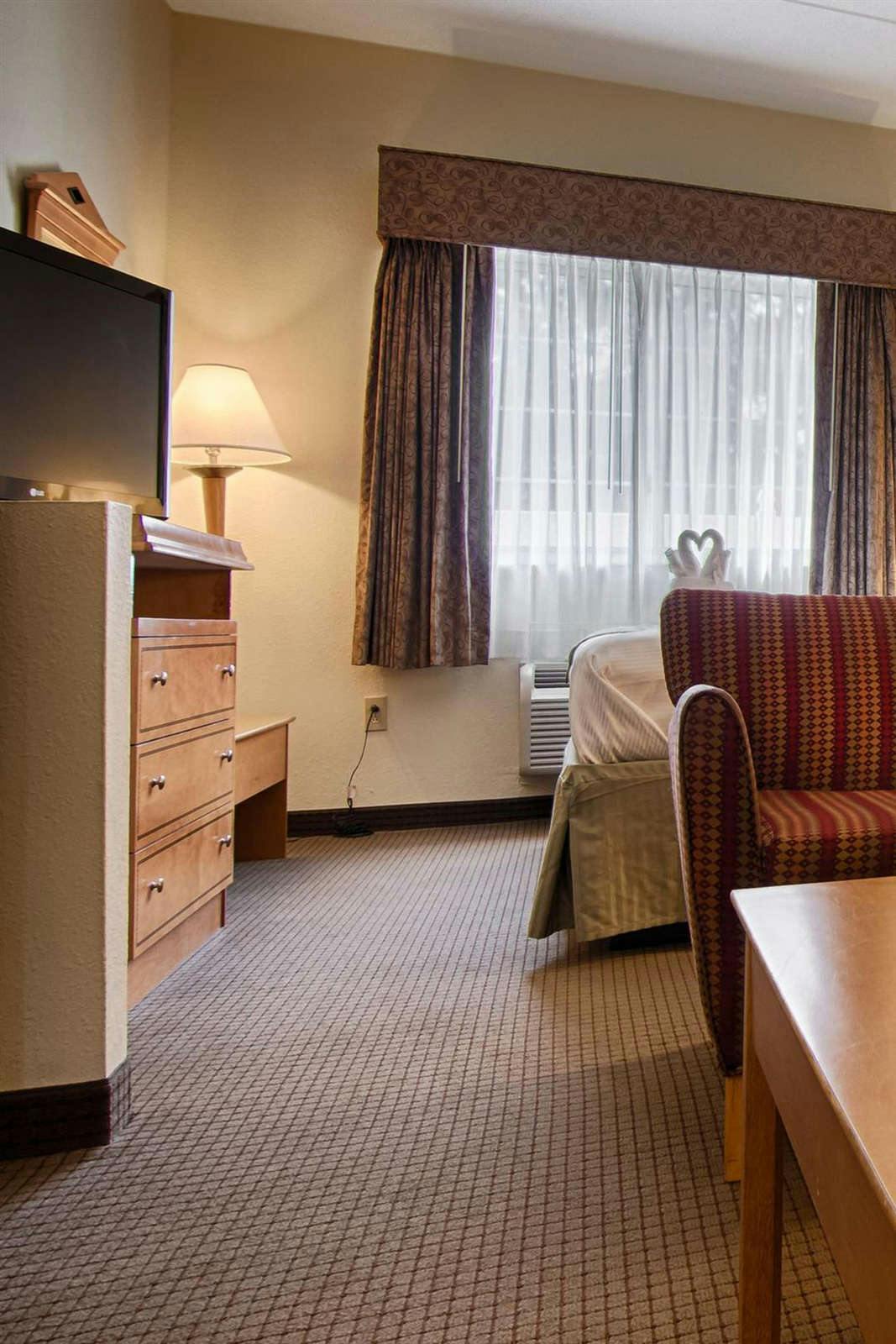 Hotel Best Western Plus Newport News Inn & Suites photo 4
