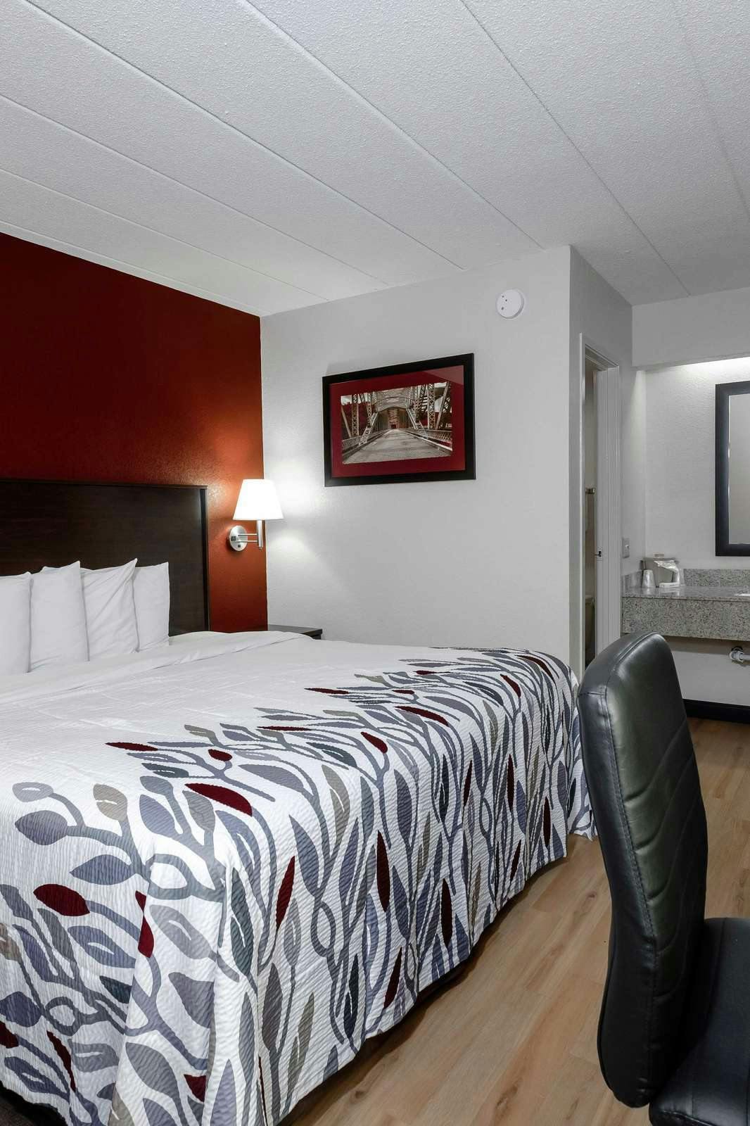 Hotel Red Roof Inn Bloomington - Normal/ University photo 2