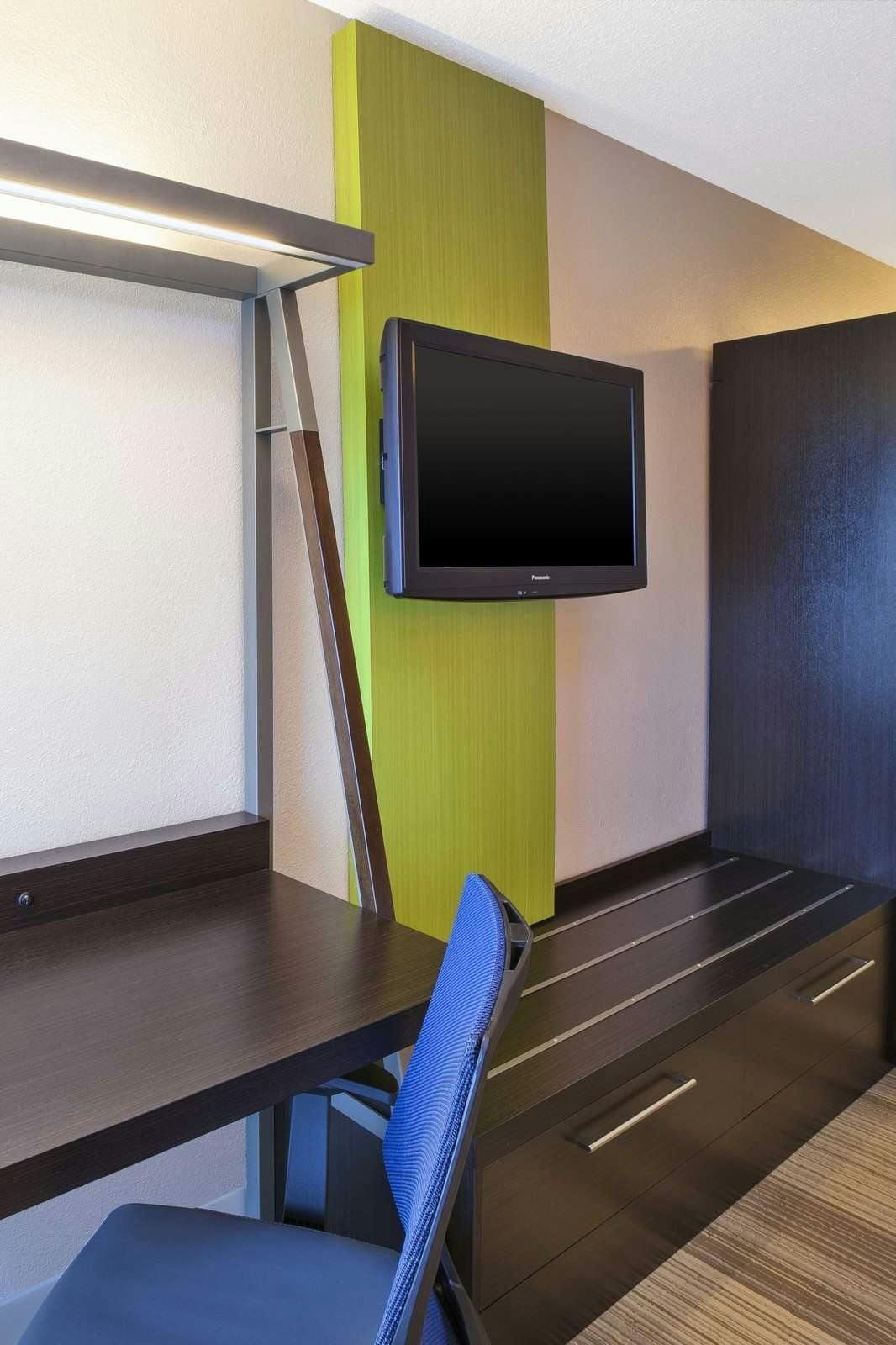 Hotel Holiday Inn Express Hotel & Suites Chicago Midway Airport photo 4