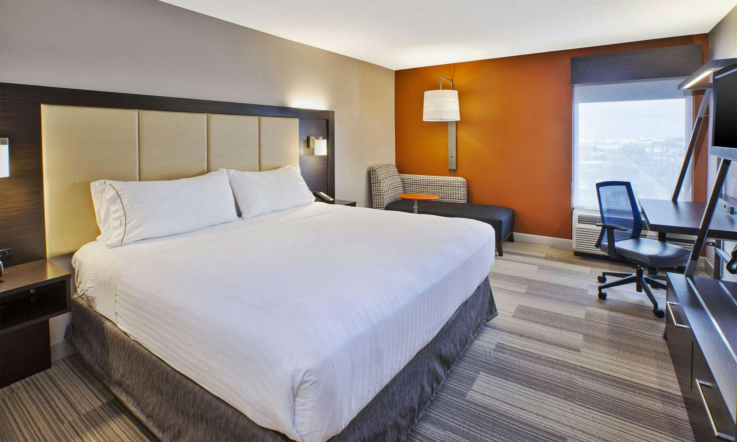 Holiday Inn Express Hotel & Suites Chicago Midway Airport