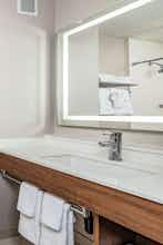 Hotel Holiday Inn Express Hotel & Suites Fremont photo 5