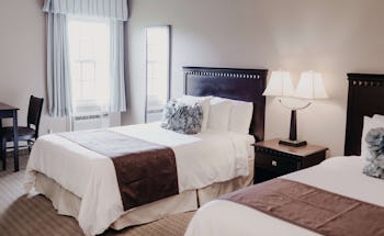 Eastland Suites Hotel & Conference Center - Bloomington