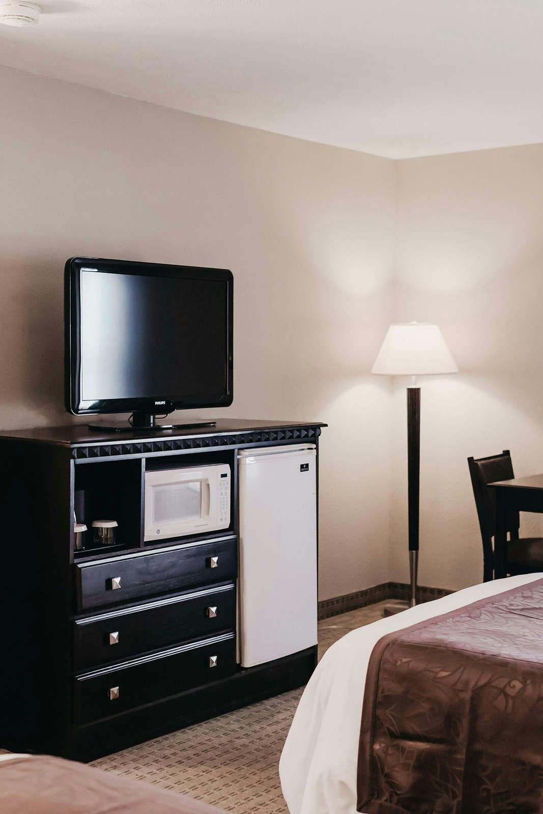 Hotel Eastland Suites Hotel & Conference Center - Bloomington photo 2