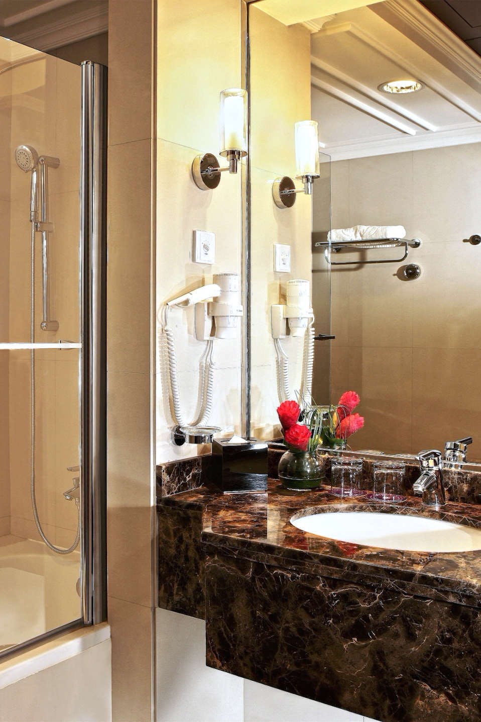 Hotel Park Regis Kris Kin Hotel photo 5