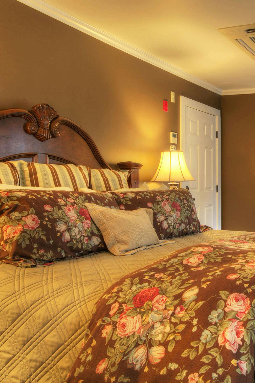 Hotel Reluctant Panther Inn & Restaurant photo 2