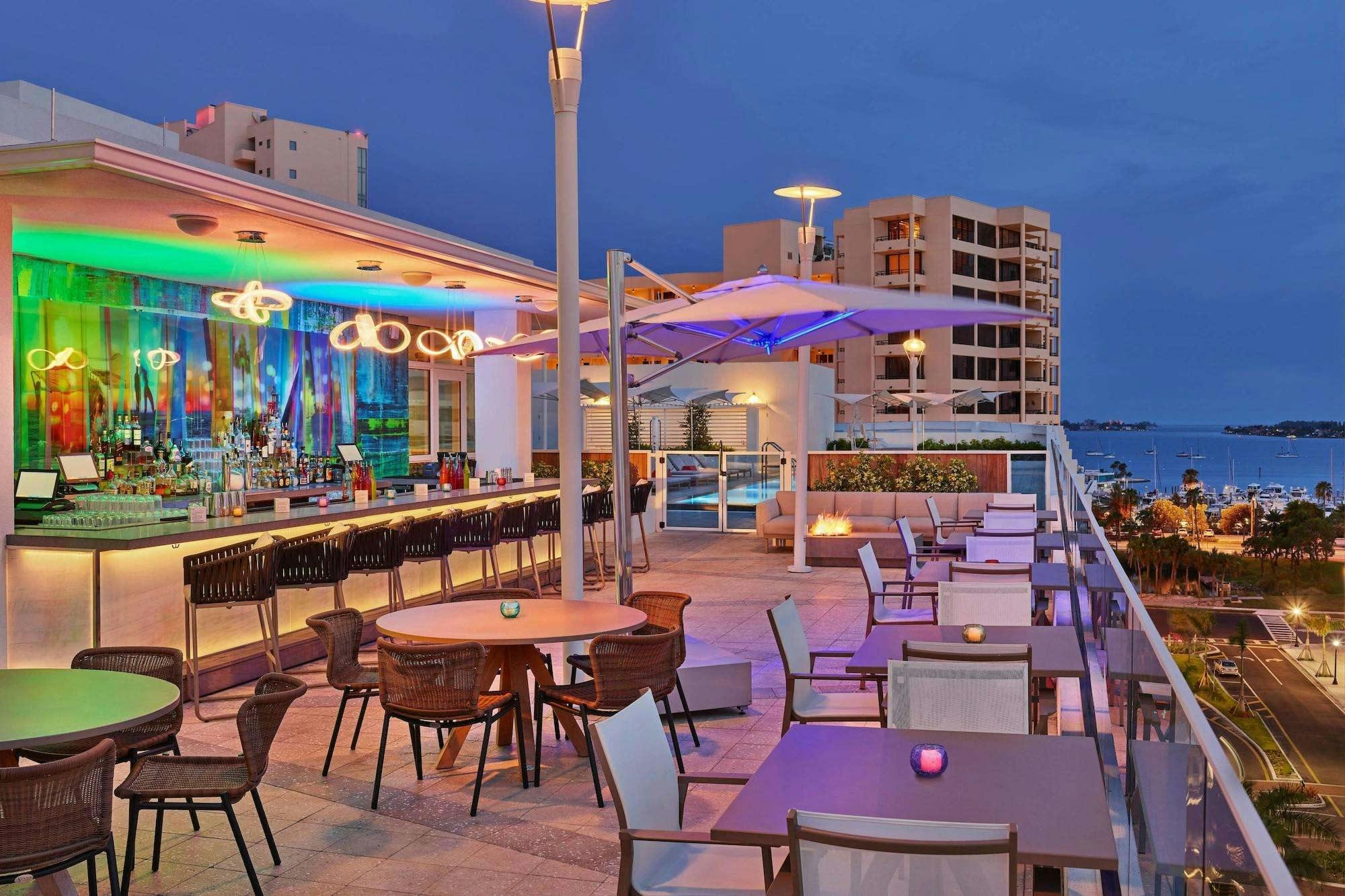 Art Ovation Hotel Autograph Collection