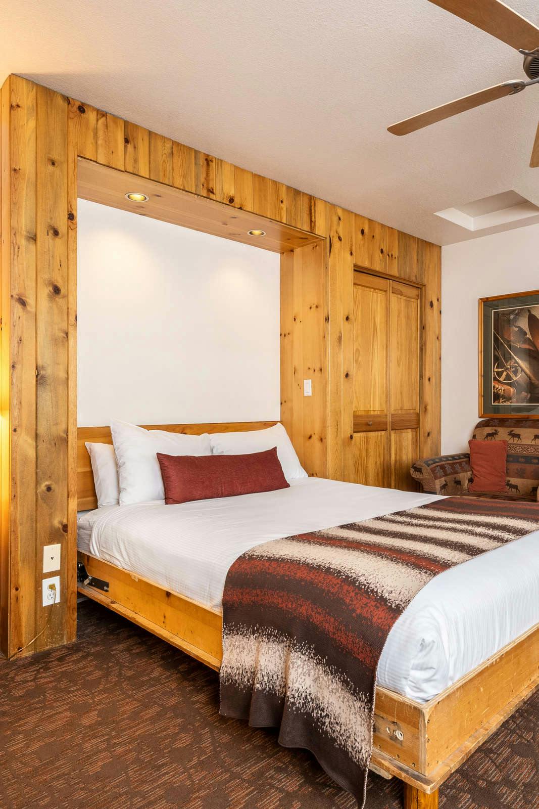 Hotel Red Wolf Lakeside Lodge photo 1