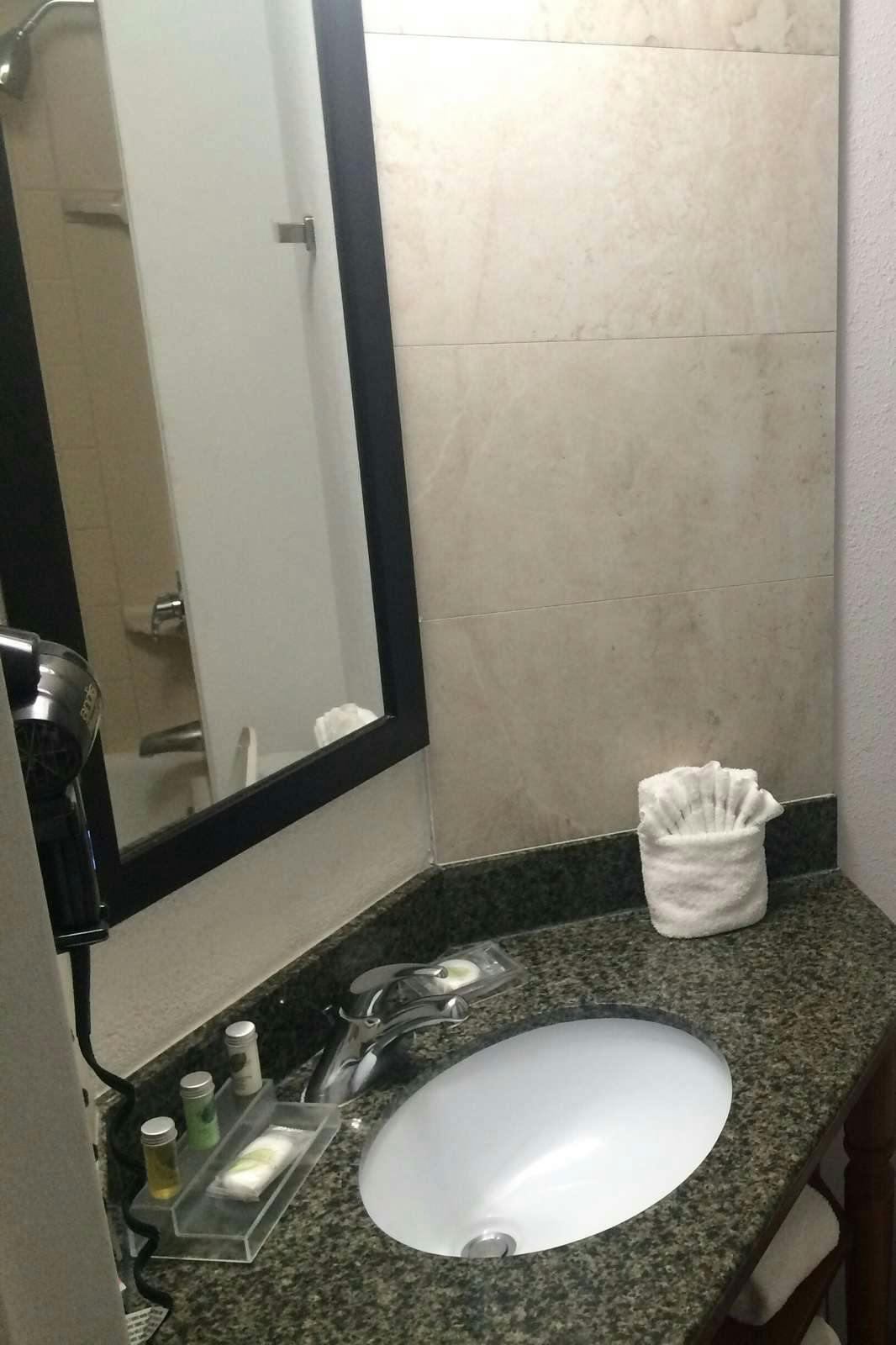 Hotel GreenTree Inn and Suites Phoenix Sky Harbor photo 4